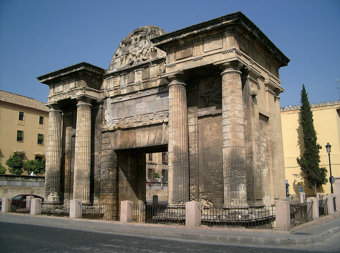 Puerta del puente at the bottom of the Roman bridge and next to the mosque. Córdoba. Spain