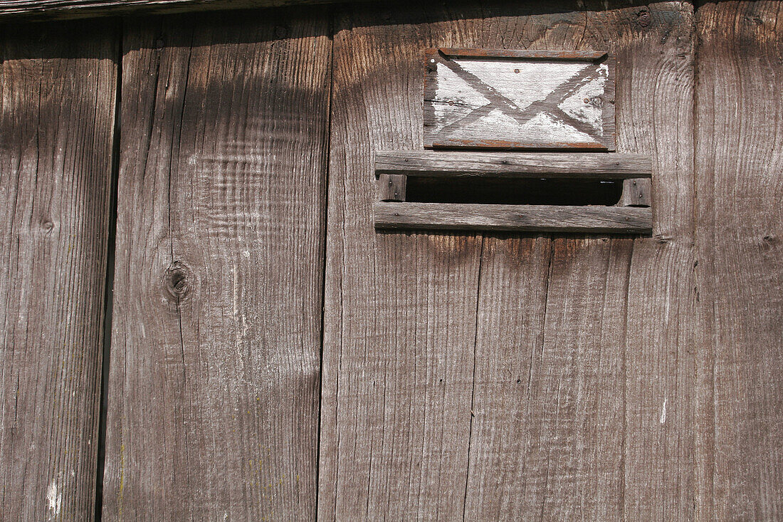 Close up, Close-up, Closeup, Color, Colour, Daytime, Detail, Details, Door, Doors, Exterior, Letter, Letters, Mailbox, Mailboxes, Outdoor, Outdoors, Outside, Symbol, Symbols, Wood, Wooden, T65-623775, agefotostock