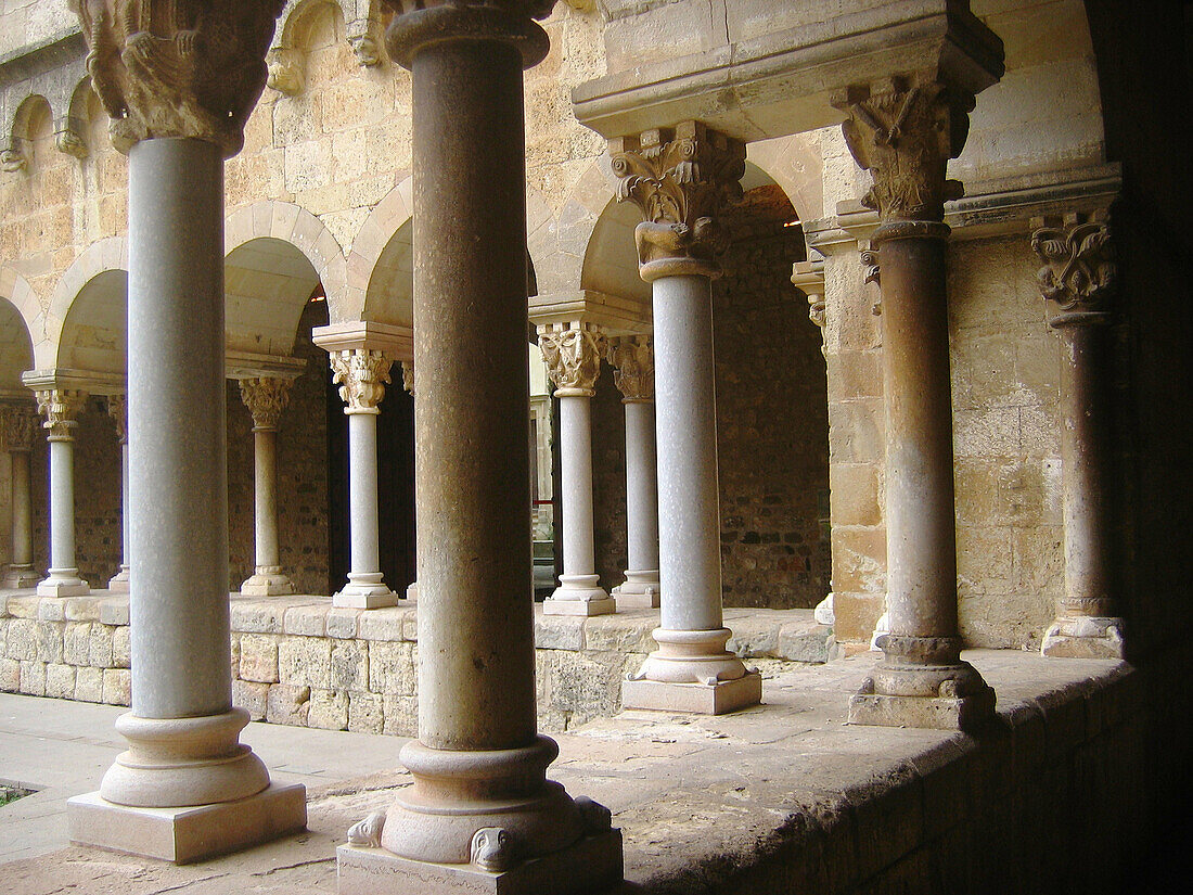 Detail of cloister. Monastery of Sant Cugat del Vallès. Barcelona province. Spain