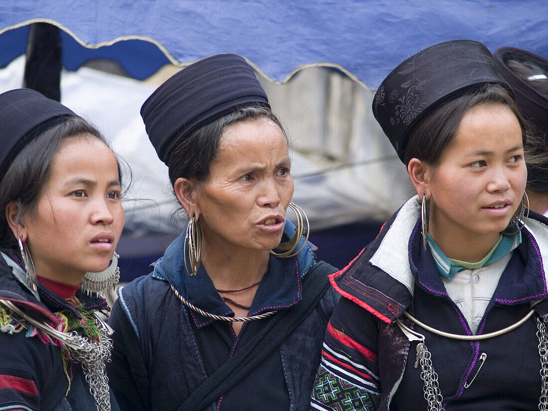 Three black Hmong women in the weekend market. Sapa, Vietnam (april 2006)