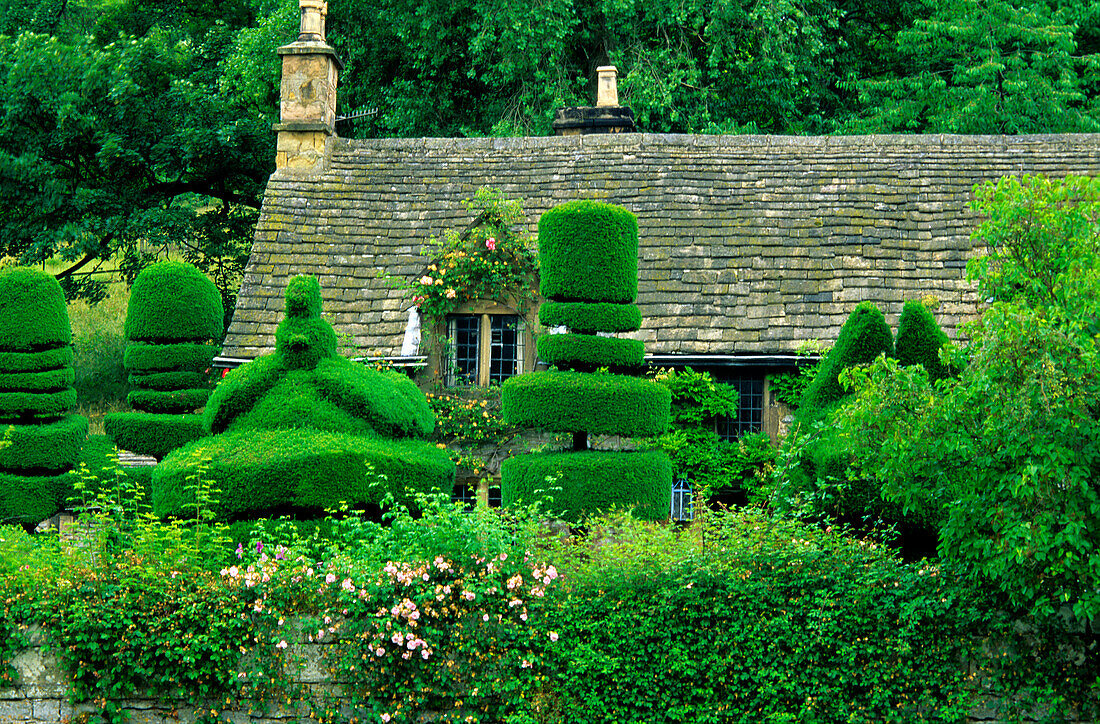 Europe, England, Derbyshire, Bakewell, Haddon Hall, Gardener's cottage