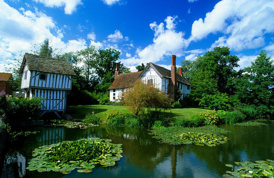 Europe, England, Hereford-Worcester, Lower Brockhampton near Bromyard, cottages