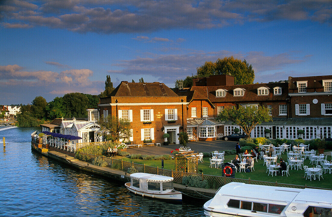 Europe, England, Buckinghamshire, Marlow, river Thames, The Compleat Angler Hotel