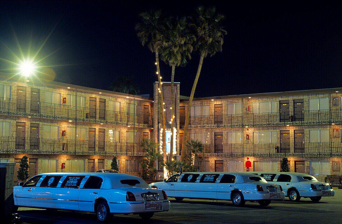 USA, Nevada, Las Vegas, Las Vegas Boulevard, Motel, limousines