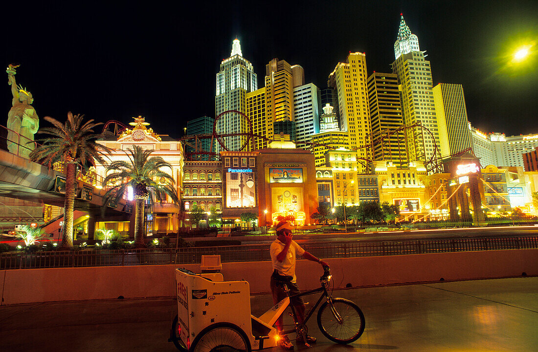 Vereinigte Staaten von Amerika, Nevada, Las Vegas, Las Vegas Boulevard. Hotel ''New York New York''