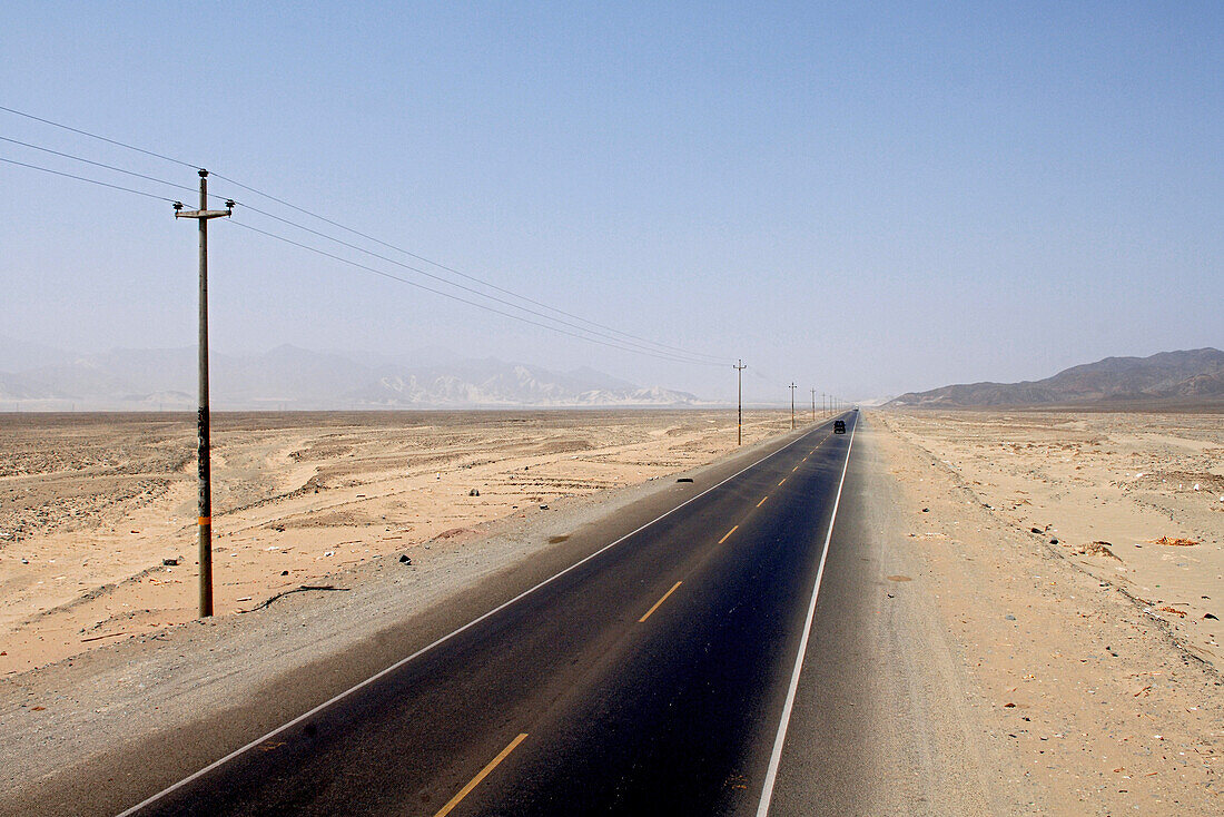 Die Panamericana zwischen Trujillo und Lima, Peru, Südamerika