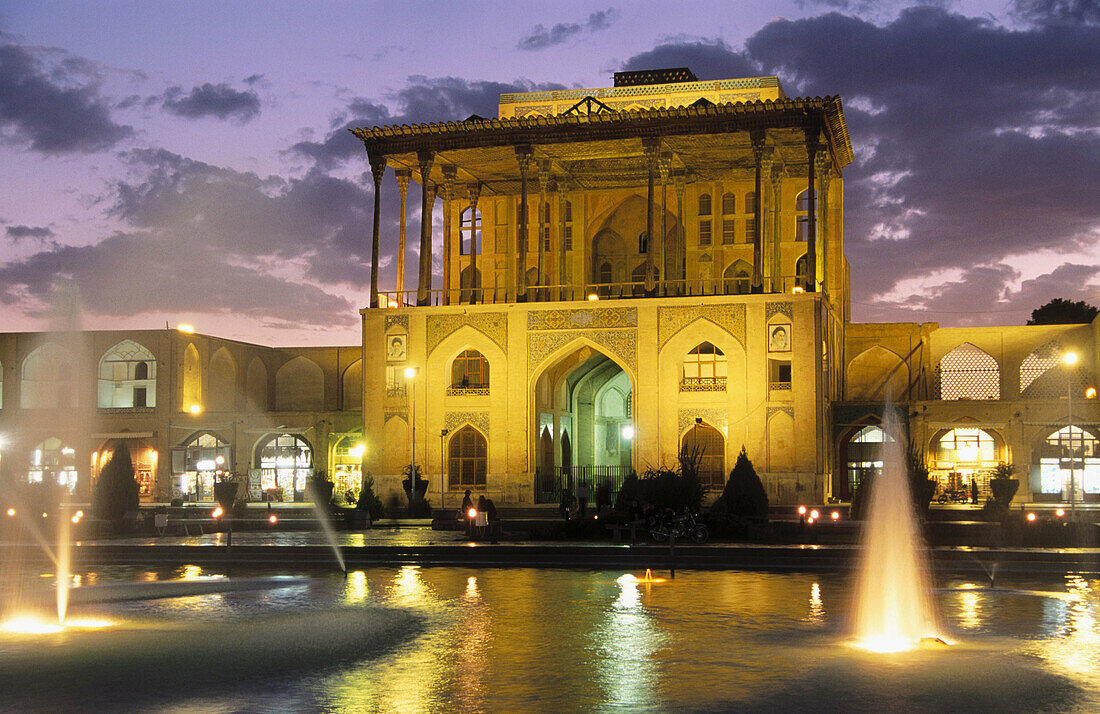 Ali Qapu Palace. Emam Khomeini Square. Esfahan. Iran