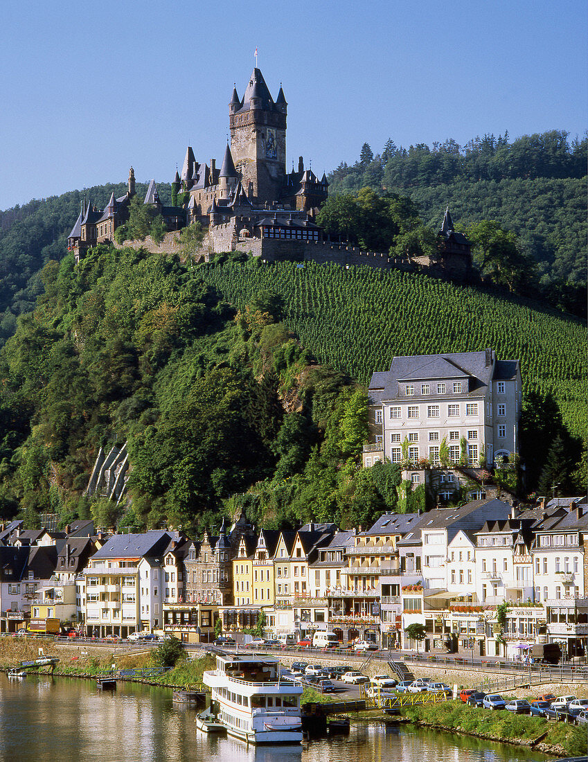 Cochem and Moselle River, Reichsburg castle in background. Rhineland-Palatinate, Germany
