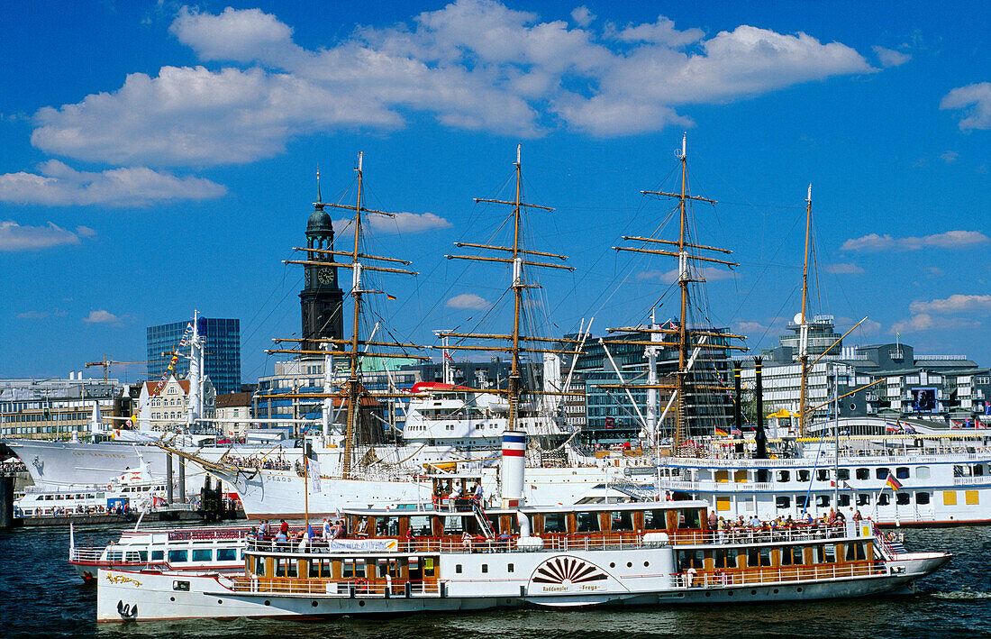 Europa, Deutschland, Hansestadt Hamburg, Hamburger Hafen, Hafenrundfahrt mit einen Ausflugsschiff