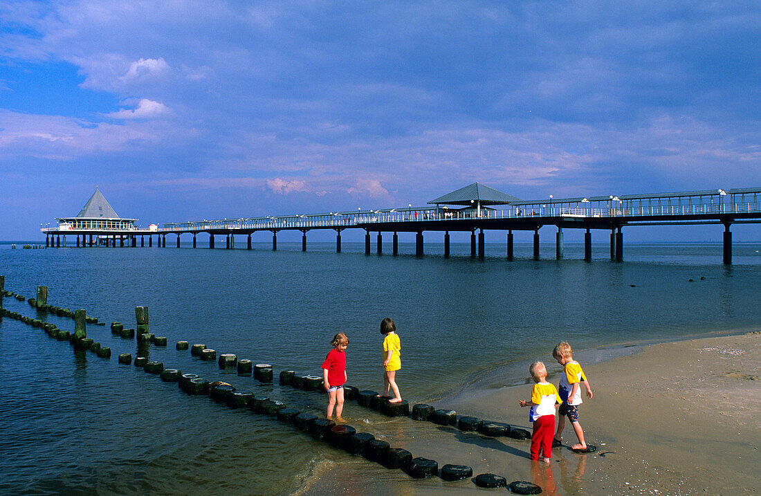 Europe, Germany, Mecklenburg-Western Pomerania, isle of Usedom, seaside resort Heringsdorf, pier