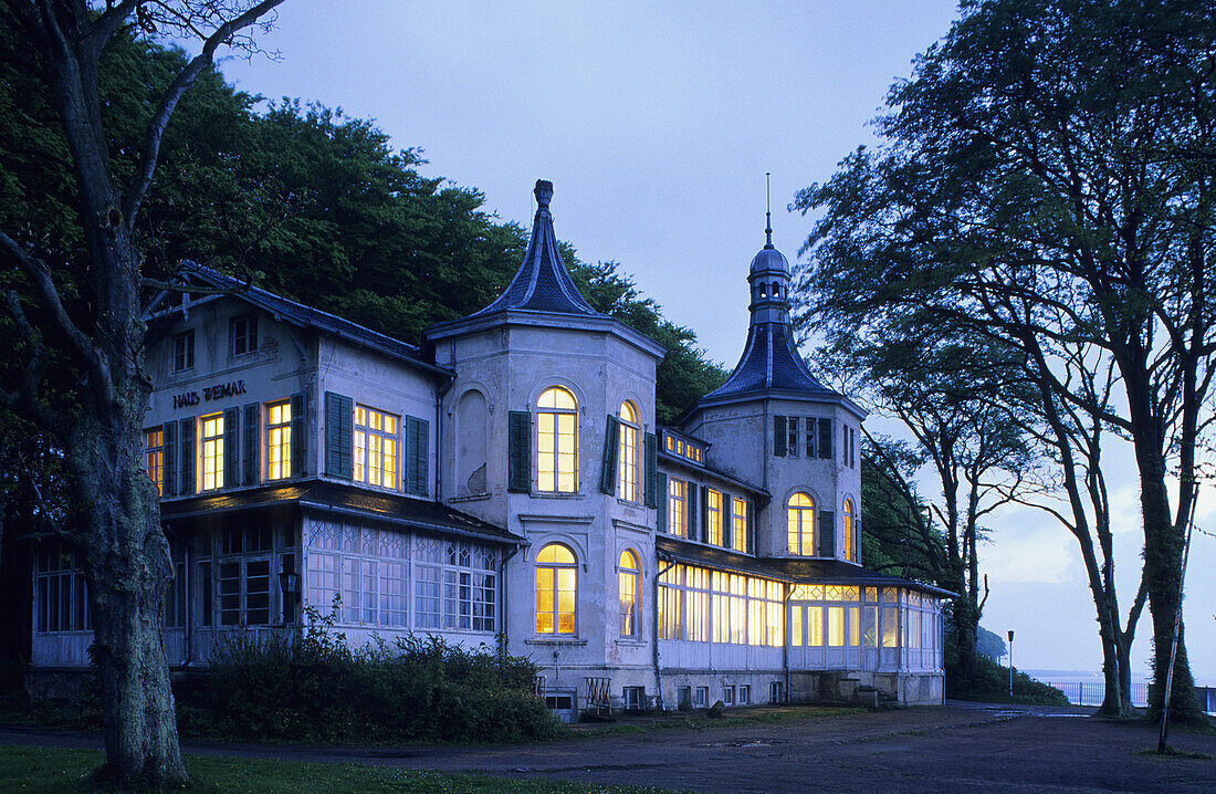 Alexandrinen-Cottage am Abend, Heiligendamm, Bad Doberan, Mecklenburg-Vorpommern, Deutschland