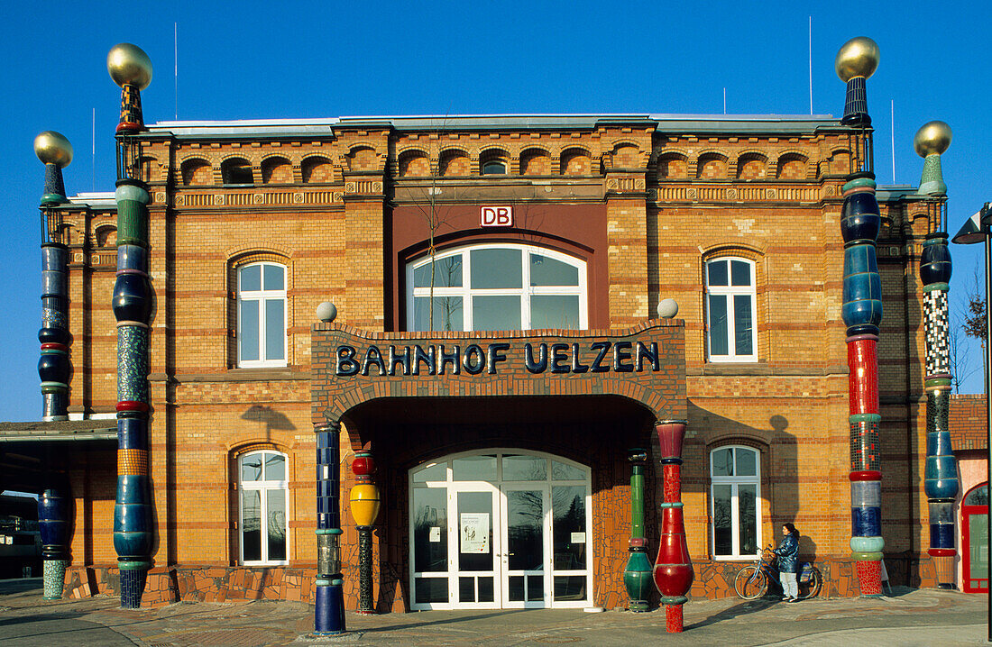 Europa, Deutschland, Niedersachsen, Uelzen, Hundertwasserbahnhof