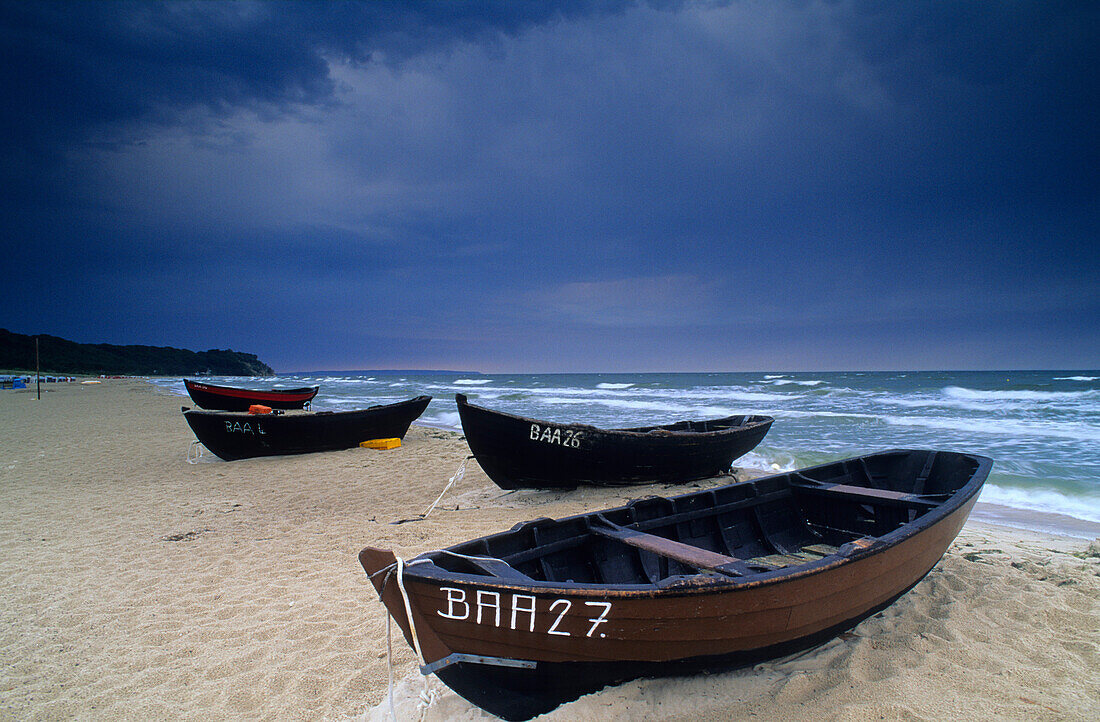 Europe, Germany, Mecklenburg-Western Pomerania, isle of Rügen, Baabe Seaside Resort, rowing boats on the beach