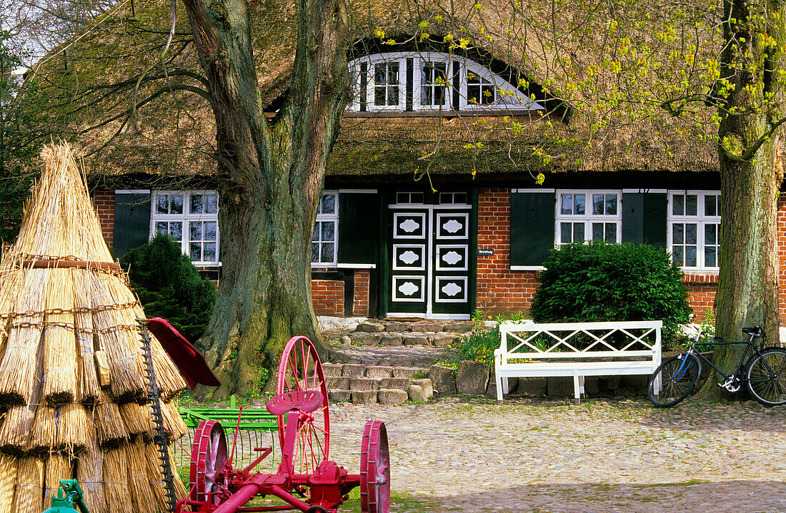 Europa, Deutschland, Mecklenburg-Vorpommern, Insel Rügen, Museumshof in Göhren