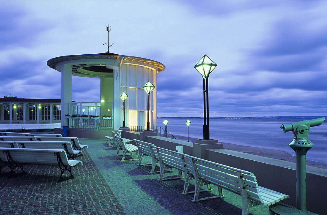 Pavillon an der Strandpromenade, Binz, Insel Rügen, Mecklenburg-Vorpommern, Deutschland