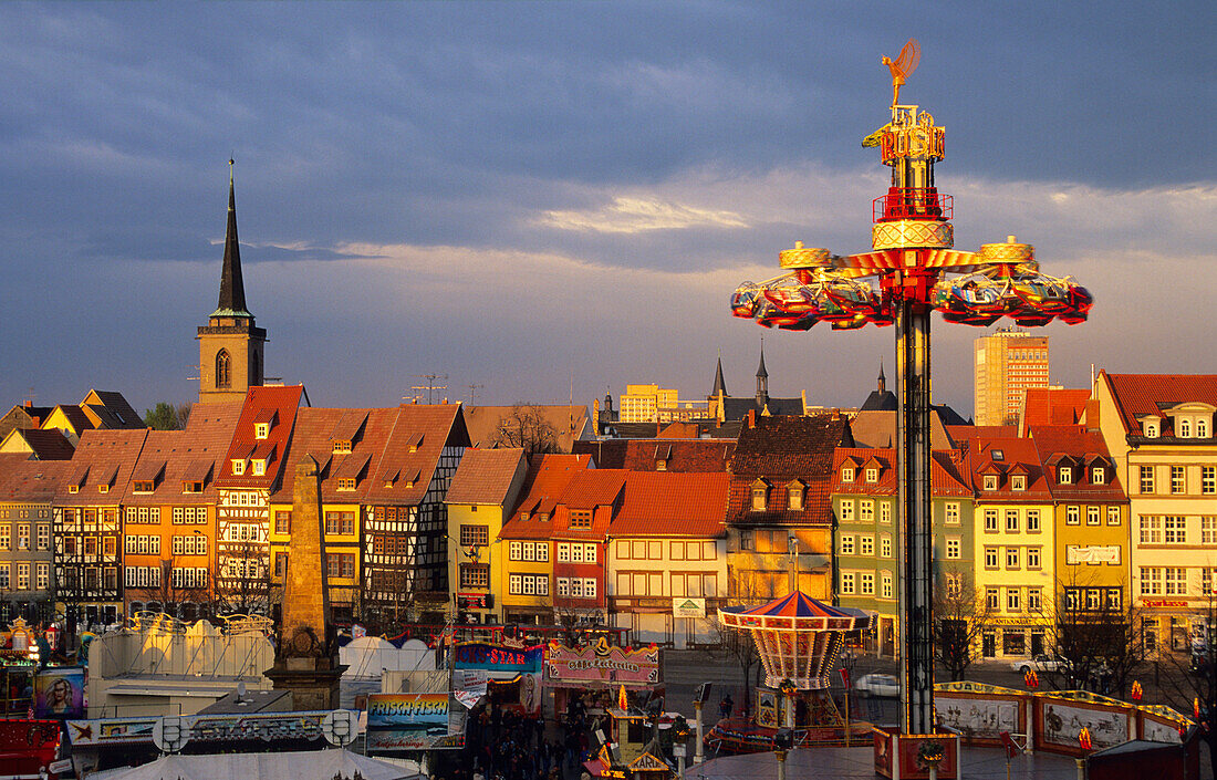 Europe, Germany, Thuringia, Erfurt, fun fair at the Cathedral Square surrounded by timbered houses