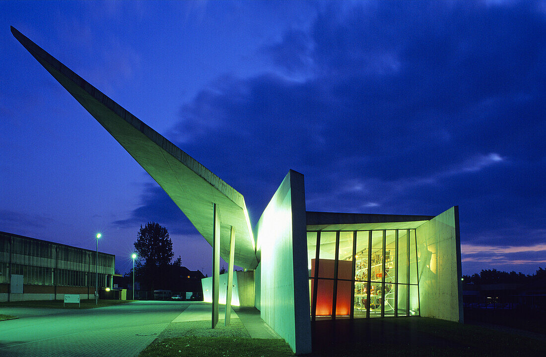 Feuerwehrhaus bei Nacht, Weil am Rhein, Baden-Württemberg, Deutschland