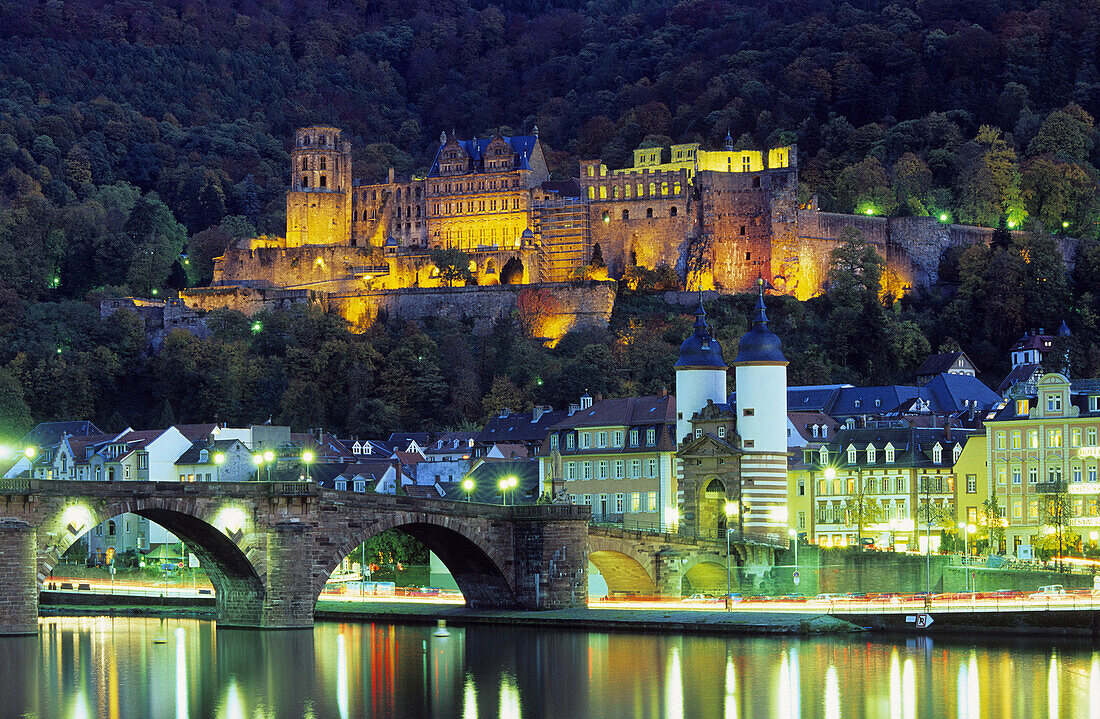 Old Bridge over river Neckar, Heidelberg Castle in background, Heidelberg, Baden-Wurttemberg, Germany