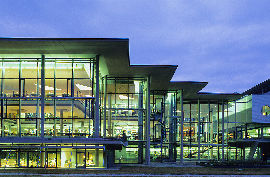 Deutsche Nationalbibliothek bei Nacht, Frankfurt am Main, Hessen, Deutschland