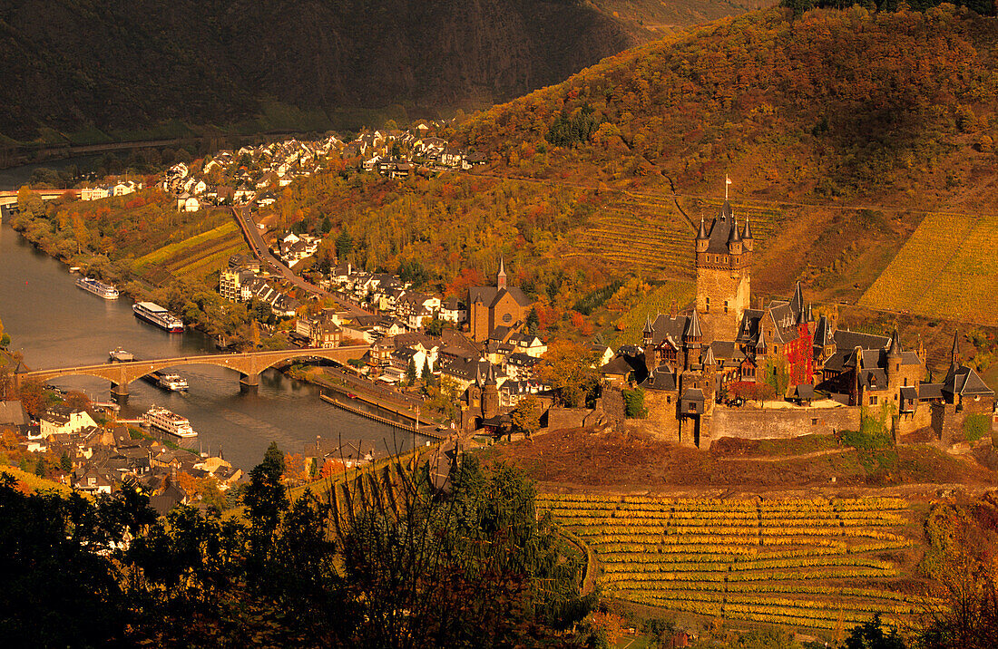 Europe, Germany, Rhineland-Palatinate, Cochem, Reichsburg Cochem in the valley of the Moselle river
