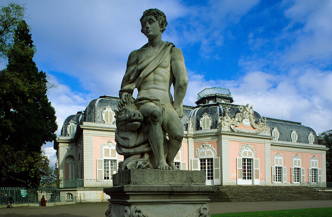 Europe, Germany, North Rhine-Westphalia, Düsseldorf, Benrath, Schloss Benrath, Sculpture in the courtyard
