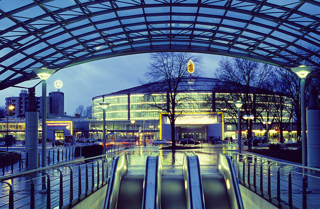 Westfalenhalle am Abend, Dortmund, Nordrhein-Westfalen, Deutschland