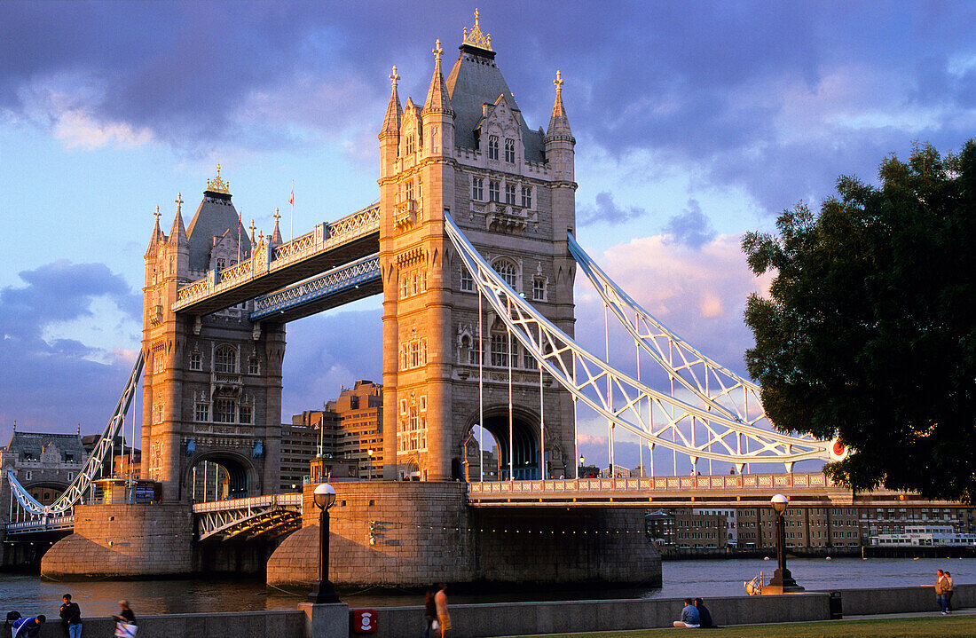 Europe, Great Britain, England, London, Tower Bridge and river Thames