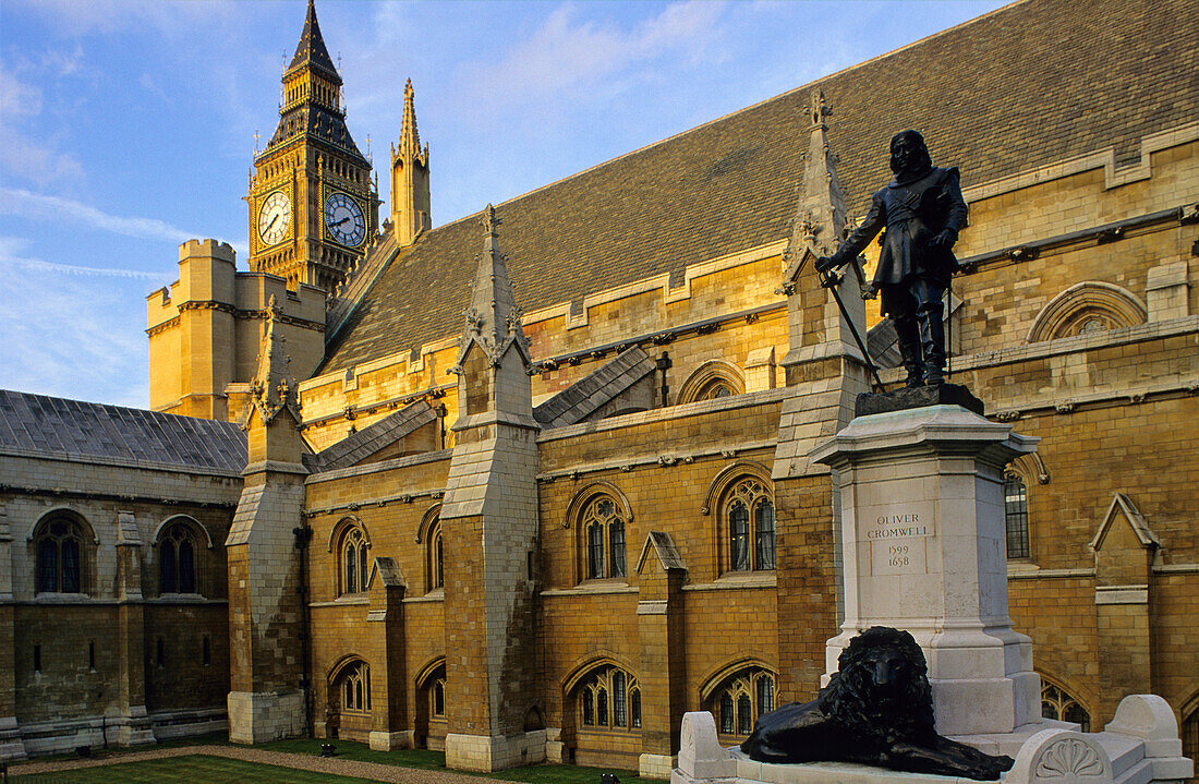 Europe, Great Britain, England, London, Houses of Parliament and the statue of Oliver Cromwell