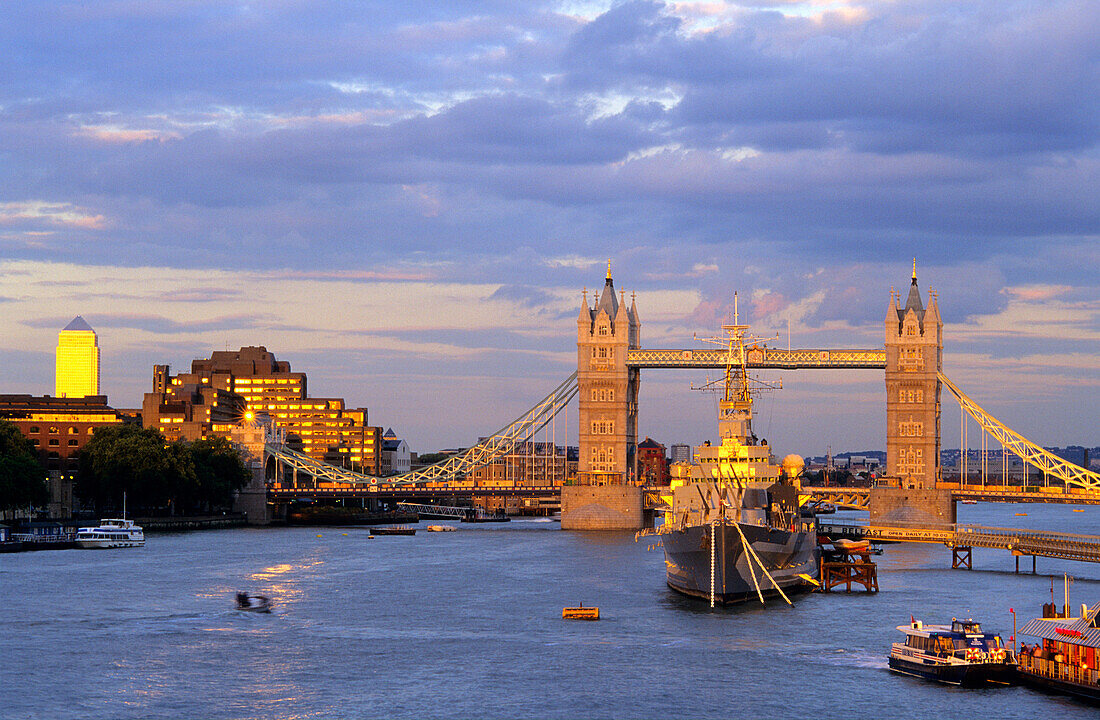 Europe, Great Britain, England, London, Tower Bridge and river Thames