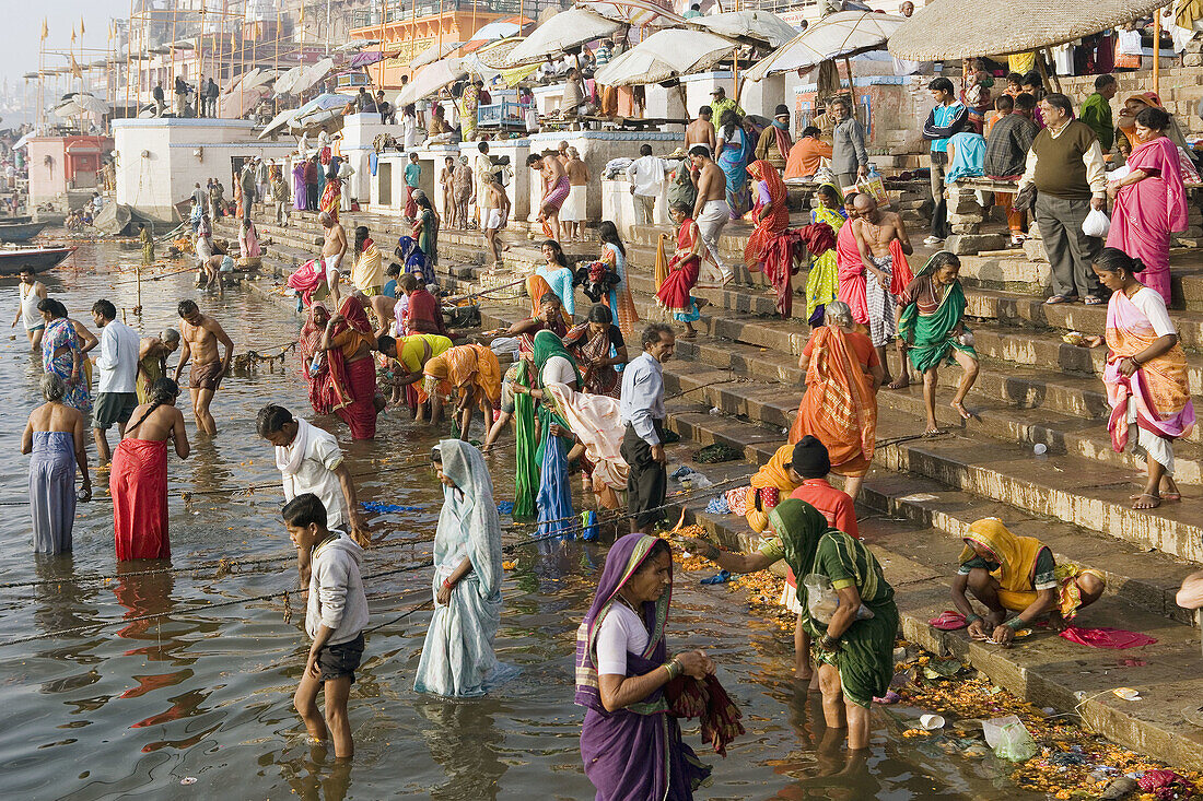 Uttar Pradesh, Benares City, Bathing at the river Gange. Dasaswamedh Ghat. India .