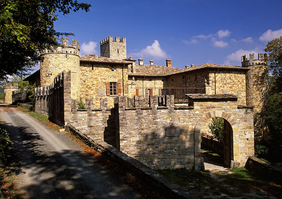 Specchio. Azienda Bio-Agrituristica Castelcorniglio (rural hotel). Castelcorniglio (castle). Solignano. Emilia Romagna. Italy.