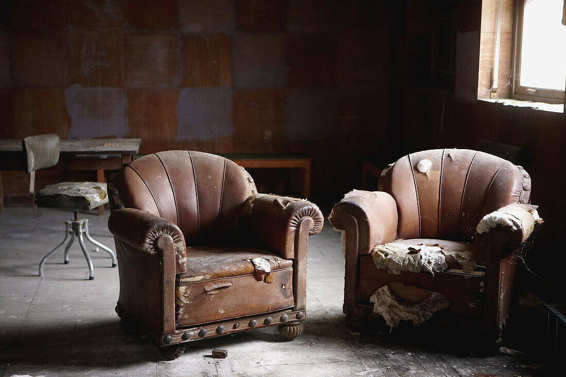 Abandoned, Abandonment, Careless, Carelessness, Chair, Chairs, Color, Colour, Couch, Couches, Daytime, Debris, Furniture, House, Houses, Indoor, Indoors, Interior, Lounge, Lounges, Open, Pair, Past, Remains, Room, Rooms, Ruins, Sofa, Sofas, Two, B20-69985