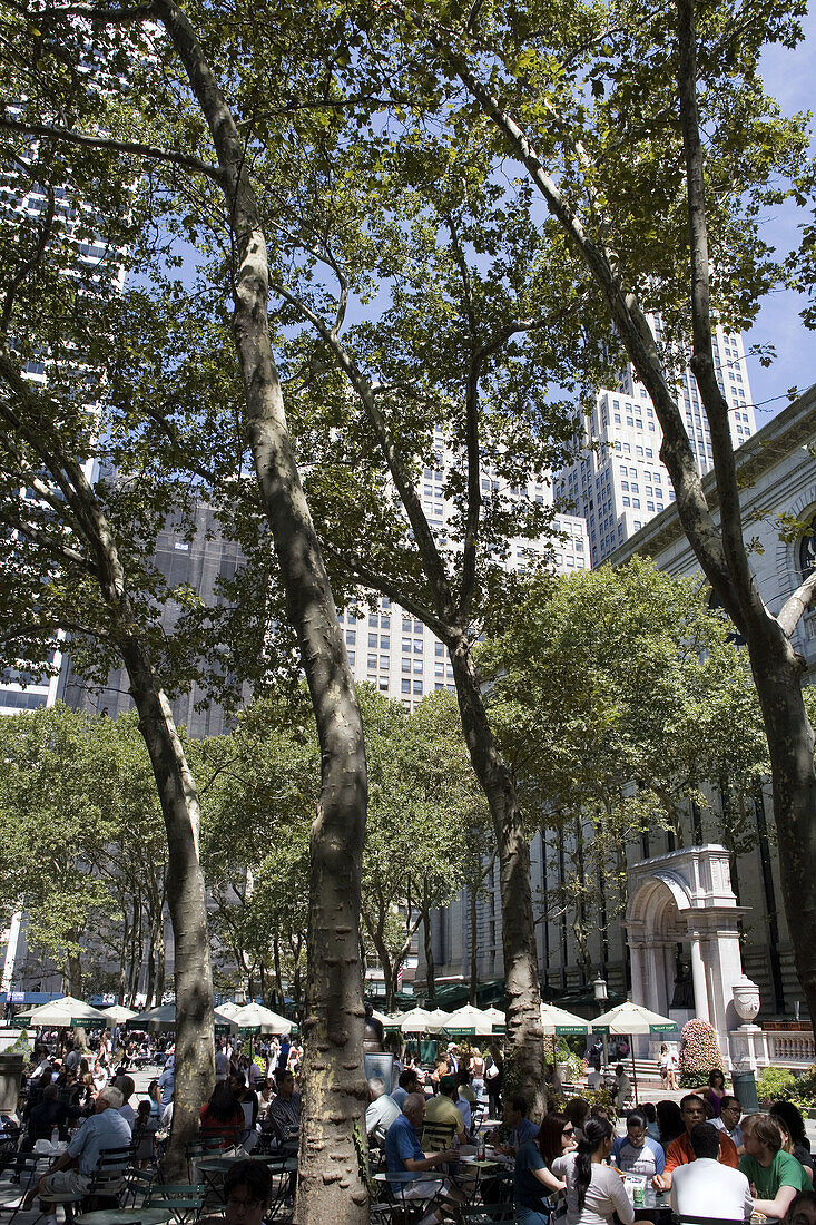 BRYANT PARK, MIDTOWN MANHATTAN, NEW YORK, USA