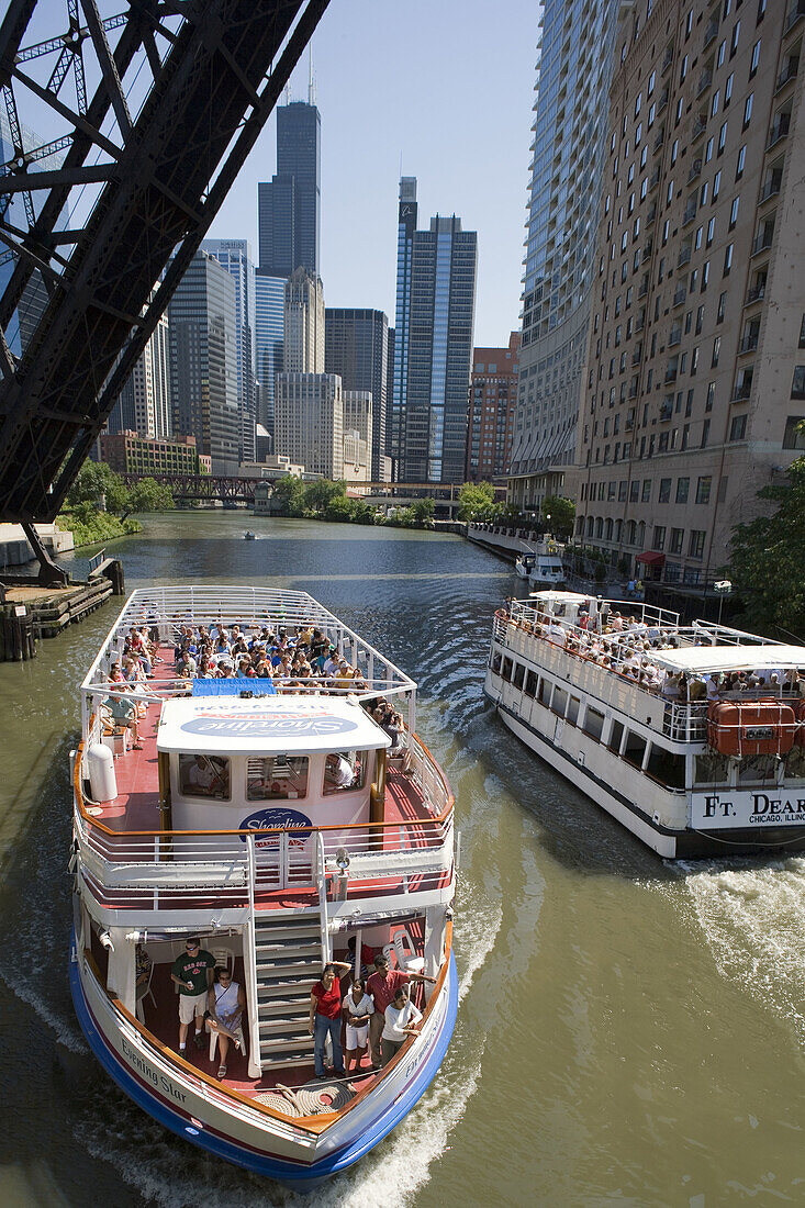 CHICAGO RIVER LOOP, CHICAGO, ILLINOIS, USA