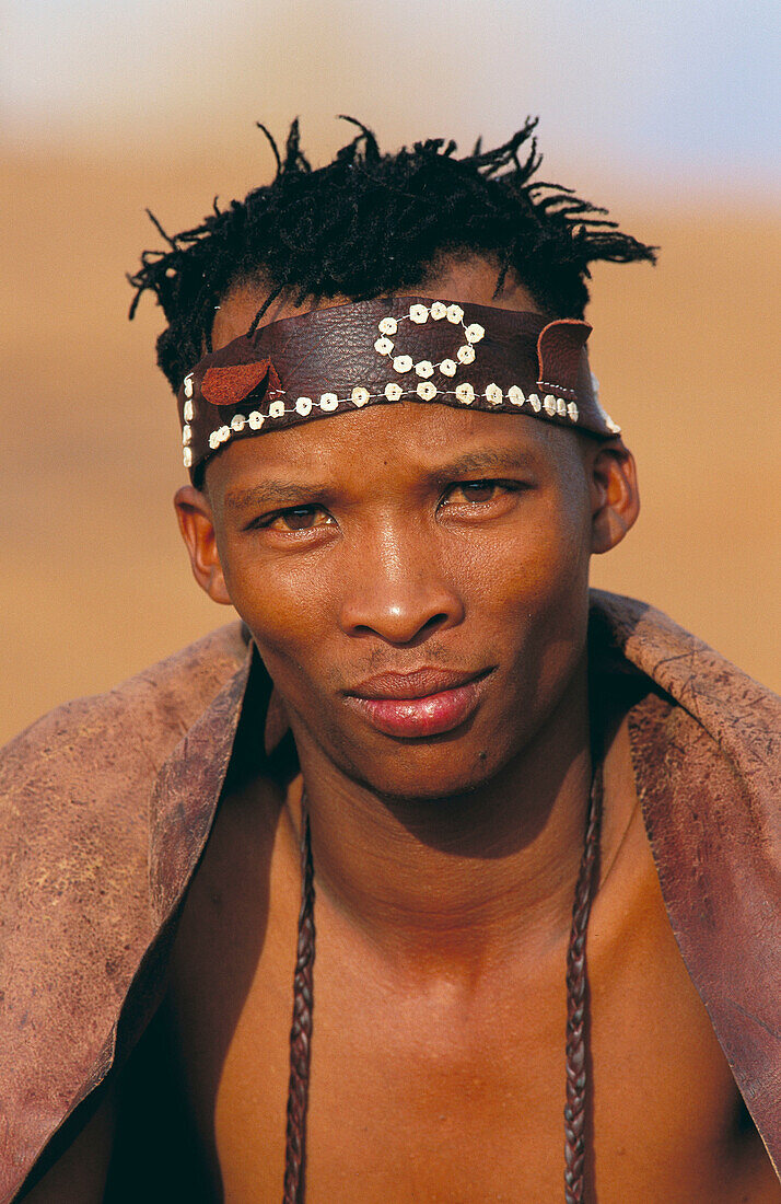 ¡Kung bushman, Kalahari Game Reserve. Namibia