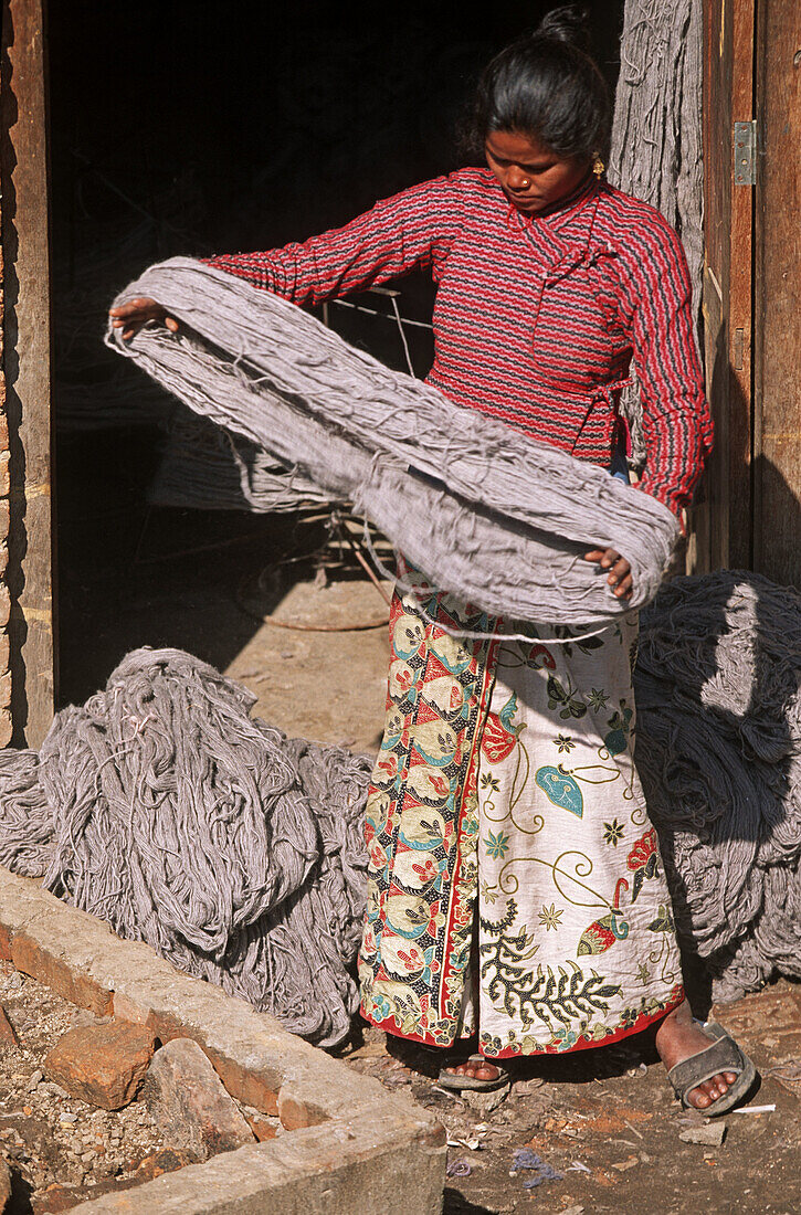 Nepal, Patan. Jawalakhel, Carpet weaving