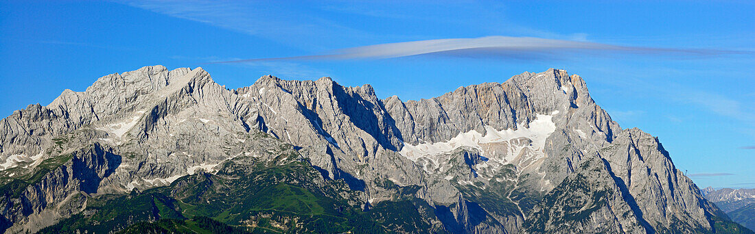 Alpspitze and Zugspitze, Wetterstein range, Bavarian range, Bavaria, Germany