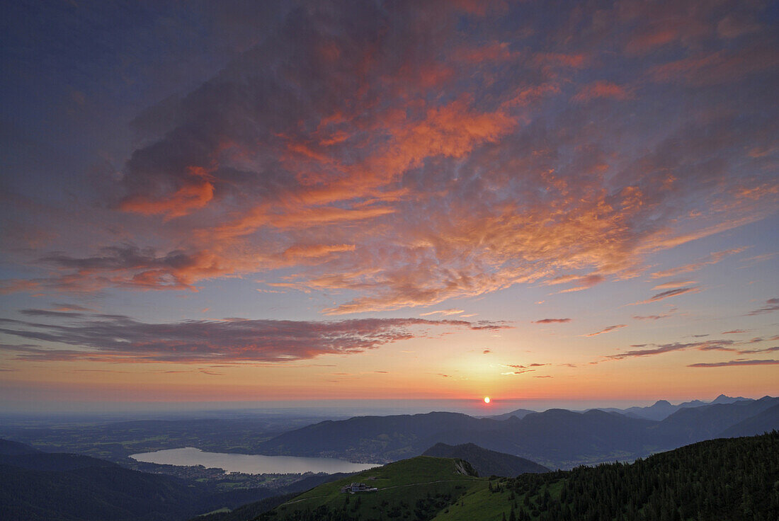 Tegernsee im Sonnenaufgang, Hirschberg, Bayerische Voralpen, Bayern, Deutschland
