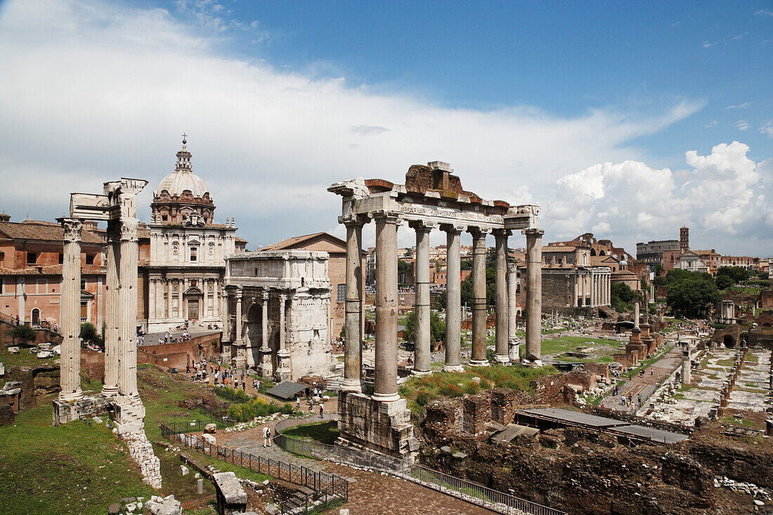 Tempel des Saturn und Septimius-Severus-Bogen, Forum Romanum, Rom, Italien