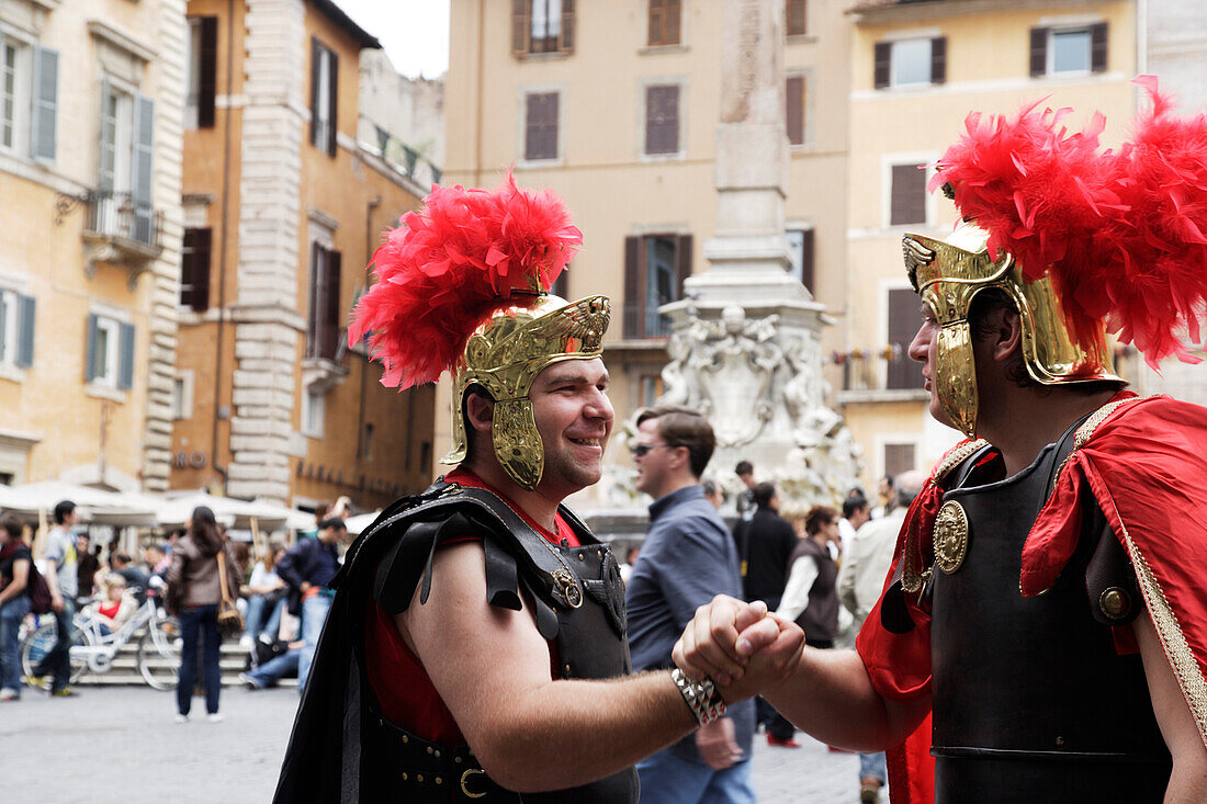 Zwei römische Legionäre, Piazza della Rotonda, Rom, Italien