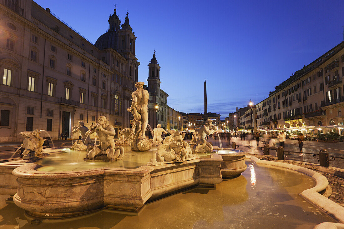 Fontana del Moro am Abend, Piazza Navona, Rom, Italien