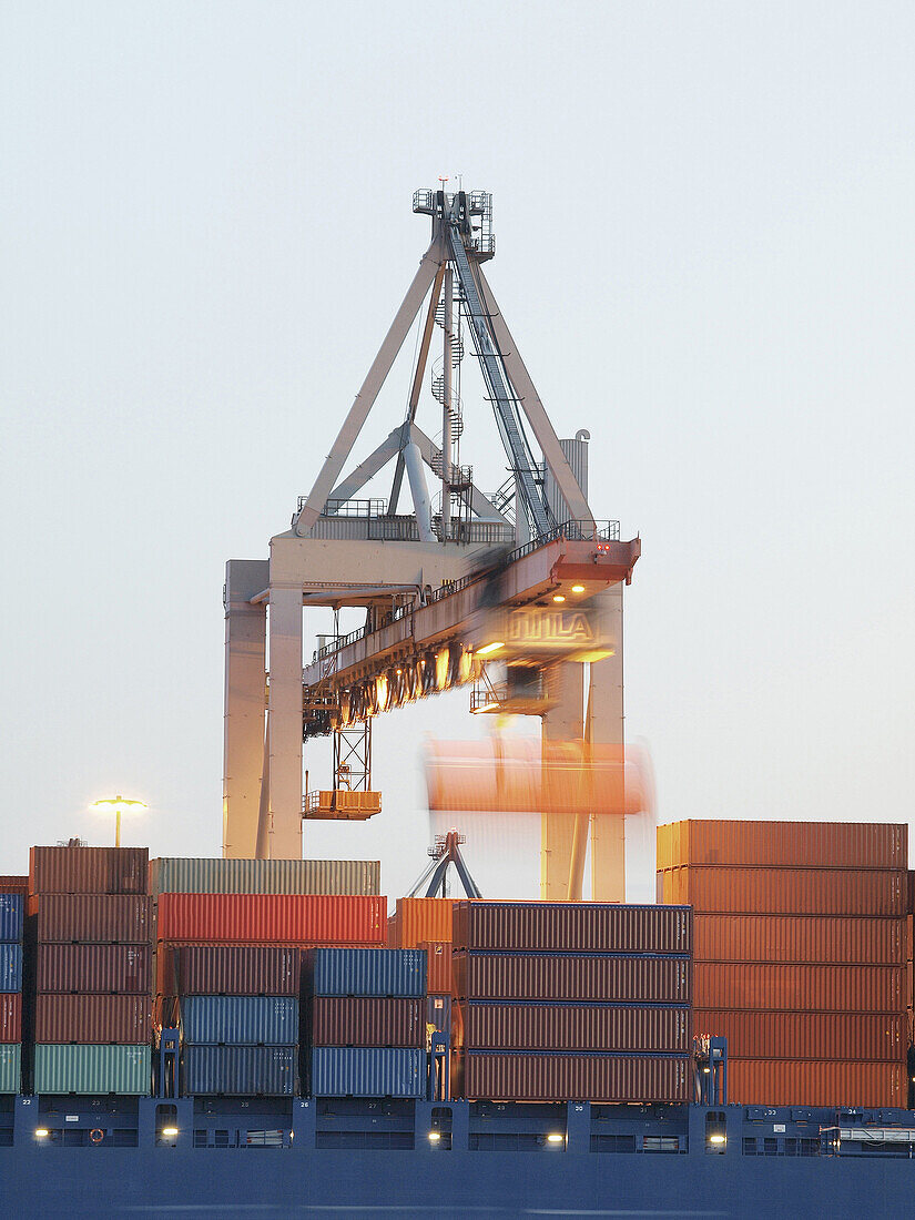 Portalkran im Containerhafen, Hamburg, Deutschland