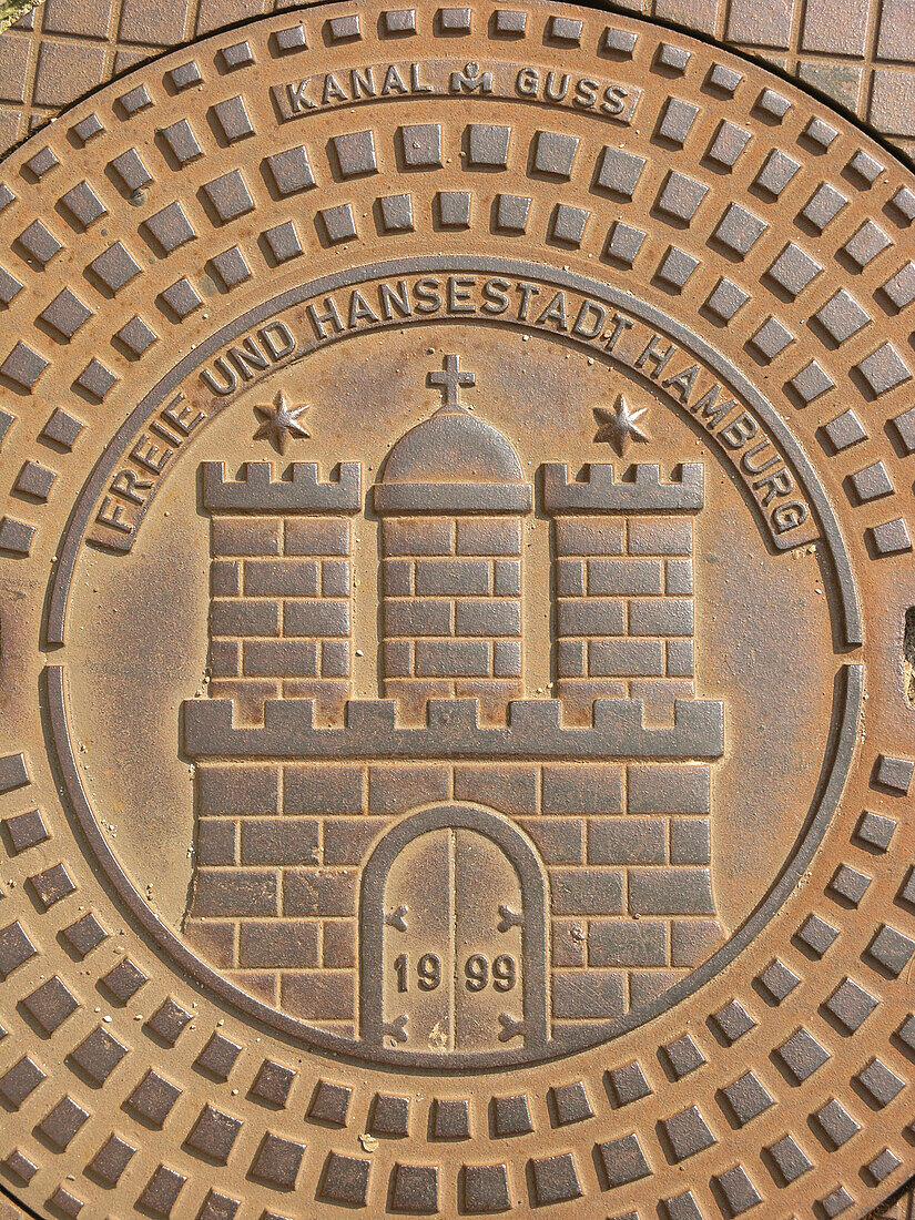 Kanaldeckel mit Stadtwappen, Hansestadt Hamburg, Deutschland