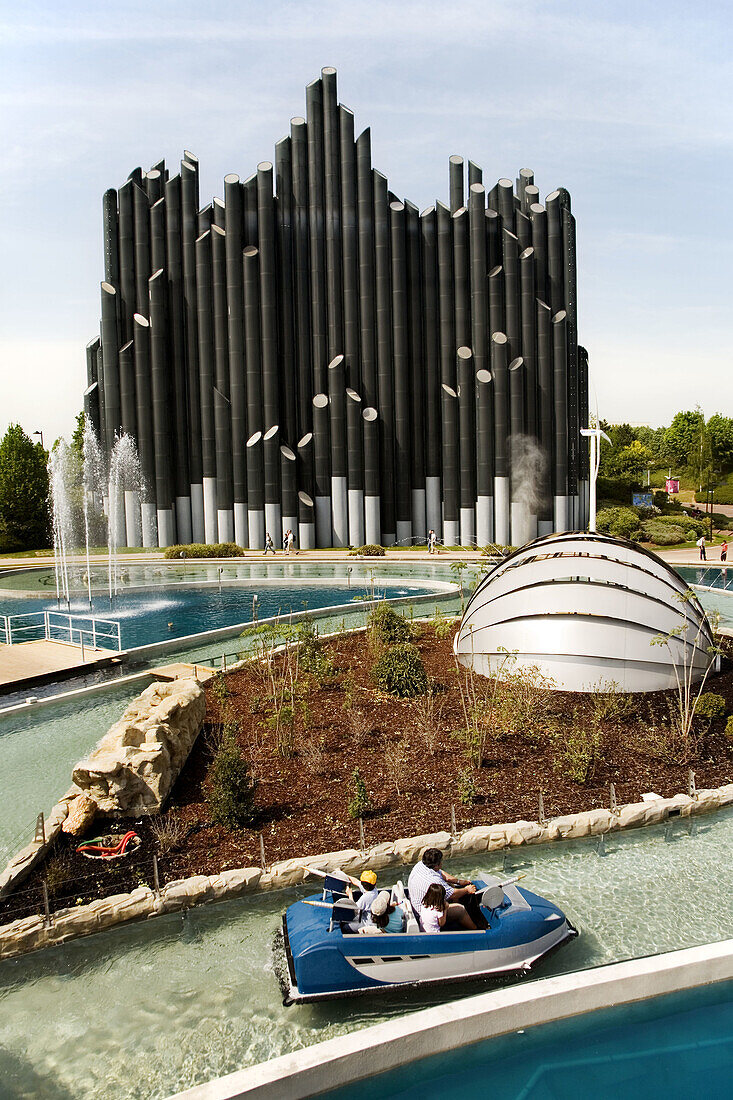 Pavillion representing a combination of fiber optic as a symbol of the new technologies cable nets. Polycarbonate organ tubes. Futuroscope, image and sound theme park. Poitiers. Vienne, Poitou-Charentes, France