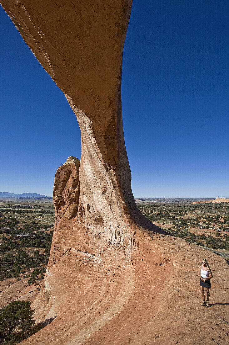 Views of Wilson arch in southeastern Utah, just 25 miles from the town of Moab Utah on state highway 191, USA