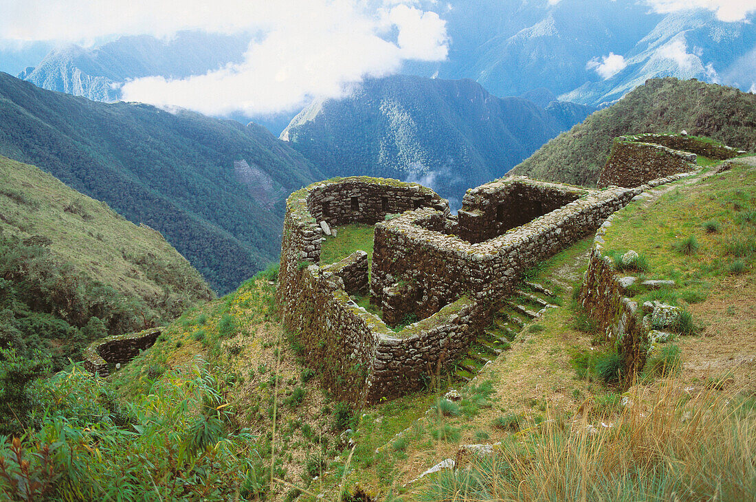 Phuyupatmarka, Inca trail. Peru
