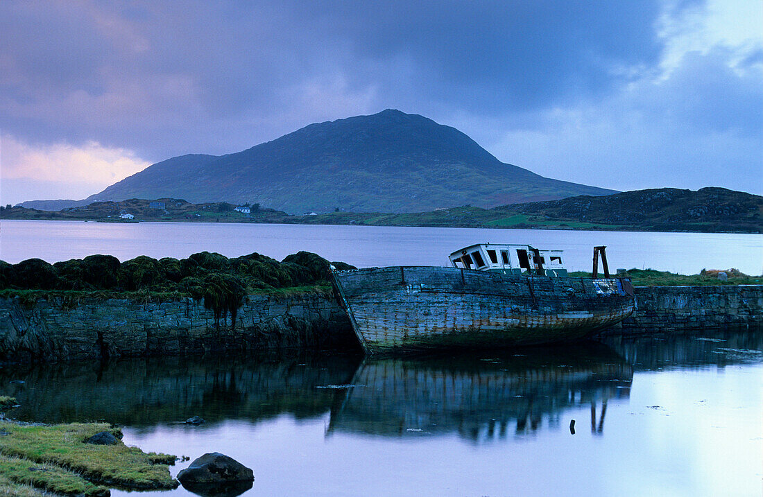 Ship wreck near Moyard, Connemara, Co. Galway, Ireland, Europe