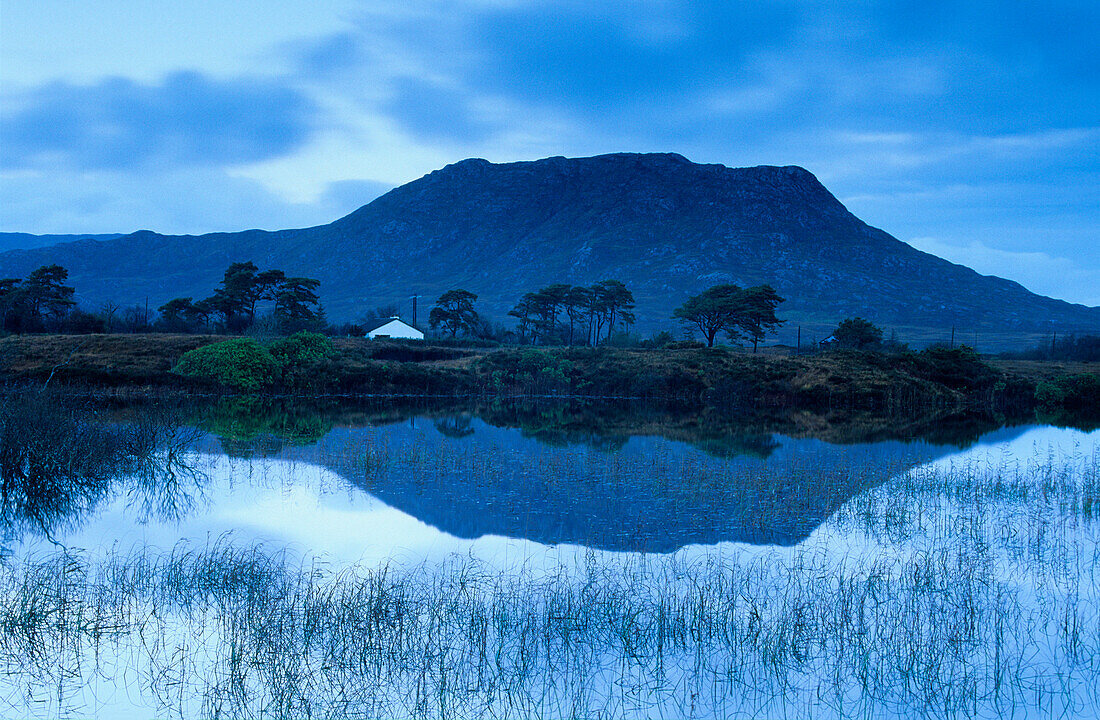 Landschaft bei Maam Cross, Connemara, Co. Galway, Republik Irland, Europa