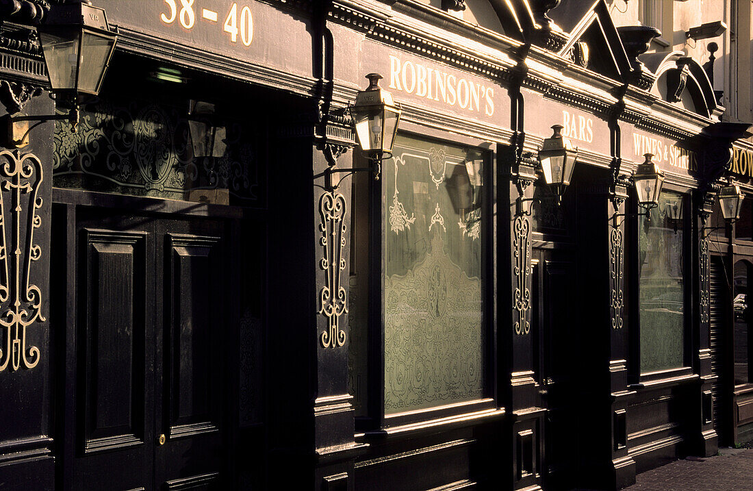 Robinsons Bar in der Great Victoria Street, Belfast, County Antrim, Nordirland, Vereinigtes Königreich, Europe
