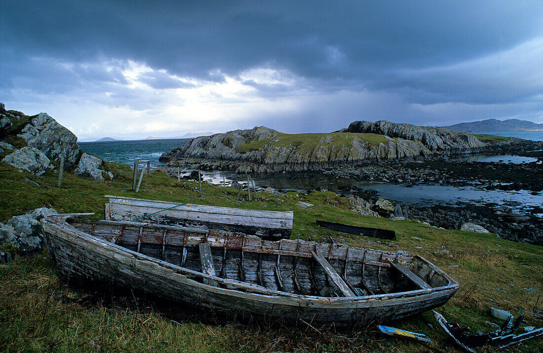 Shipwreck at Garnish Point, Beara peninsula, County Kerry, Ireland, Europe